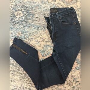 Lucky Brand 2/26 Dark Blue Women's Jeans with zipper detail